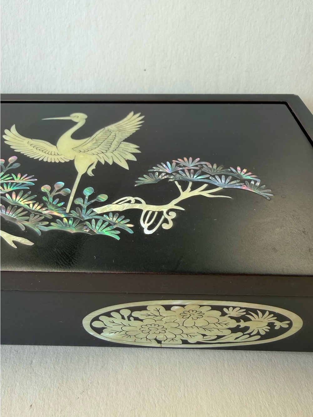 Vintage Korean Lacquerware Trinket Box with Mother-of-Pearl Cranes Inlay. - Picture 5 of 14